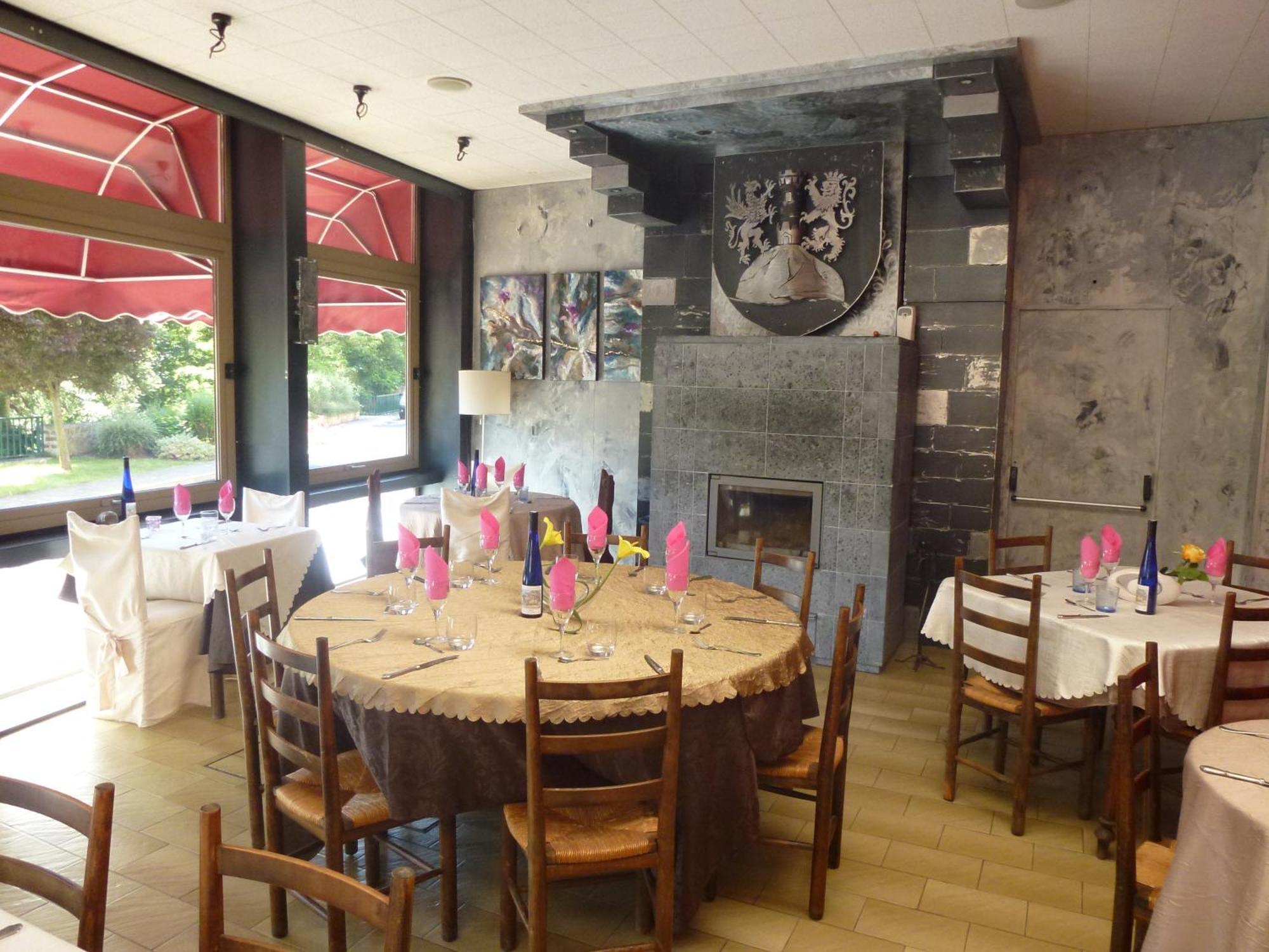 Hotel Restaurant Le Pain De Sucre Monistrol-dʼAllier Eksteriør bilde